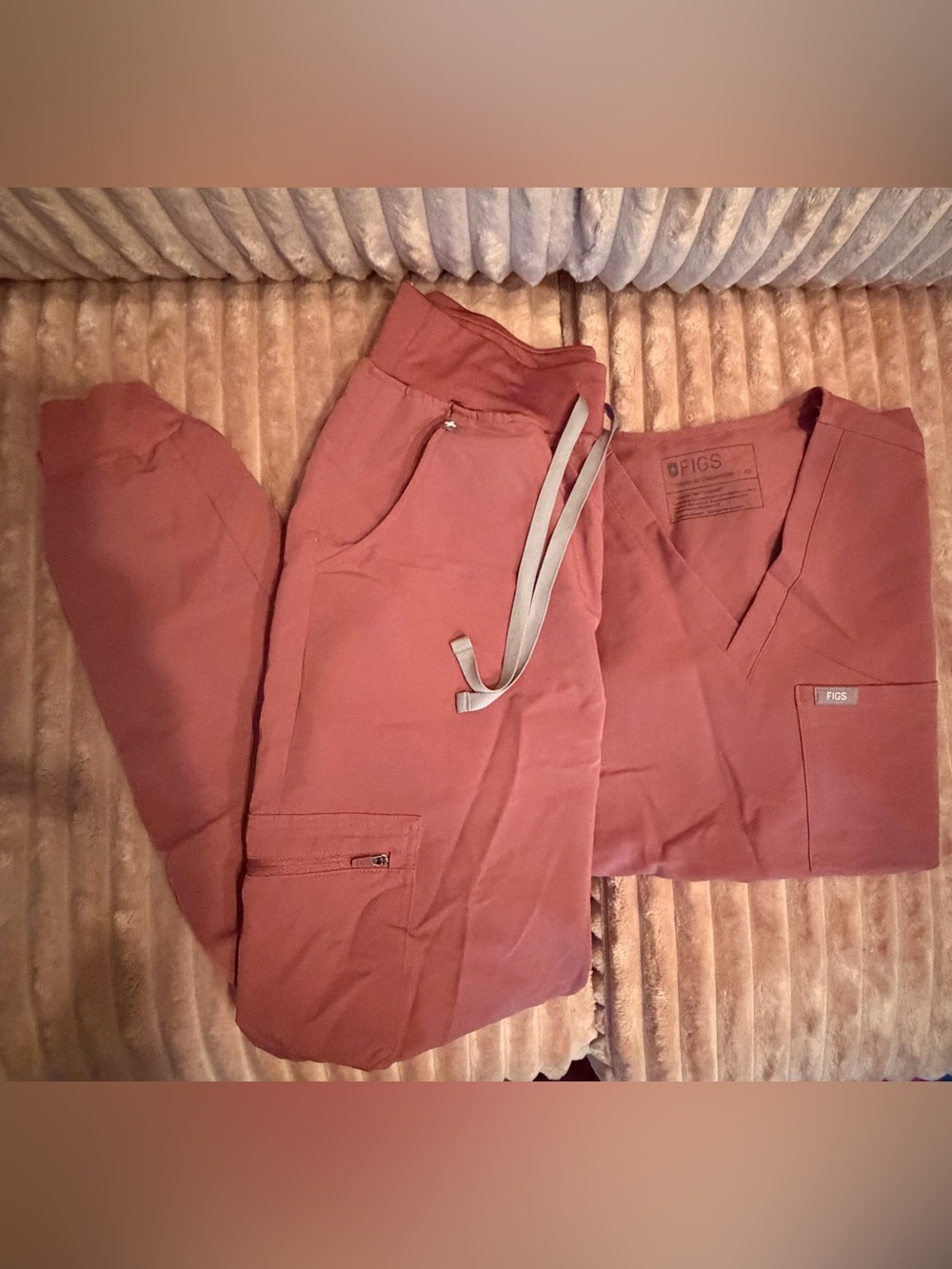 FIGS Mauve Jogger Scrub Set XS